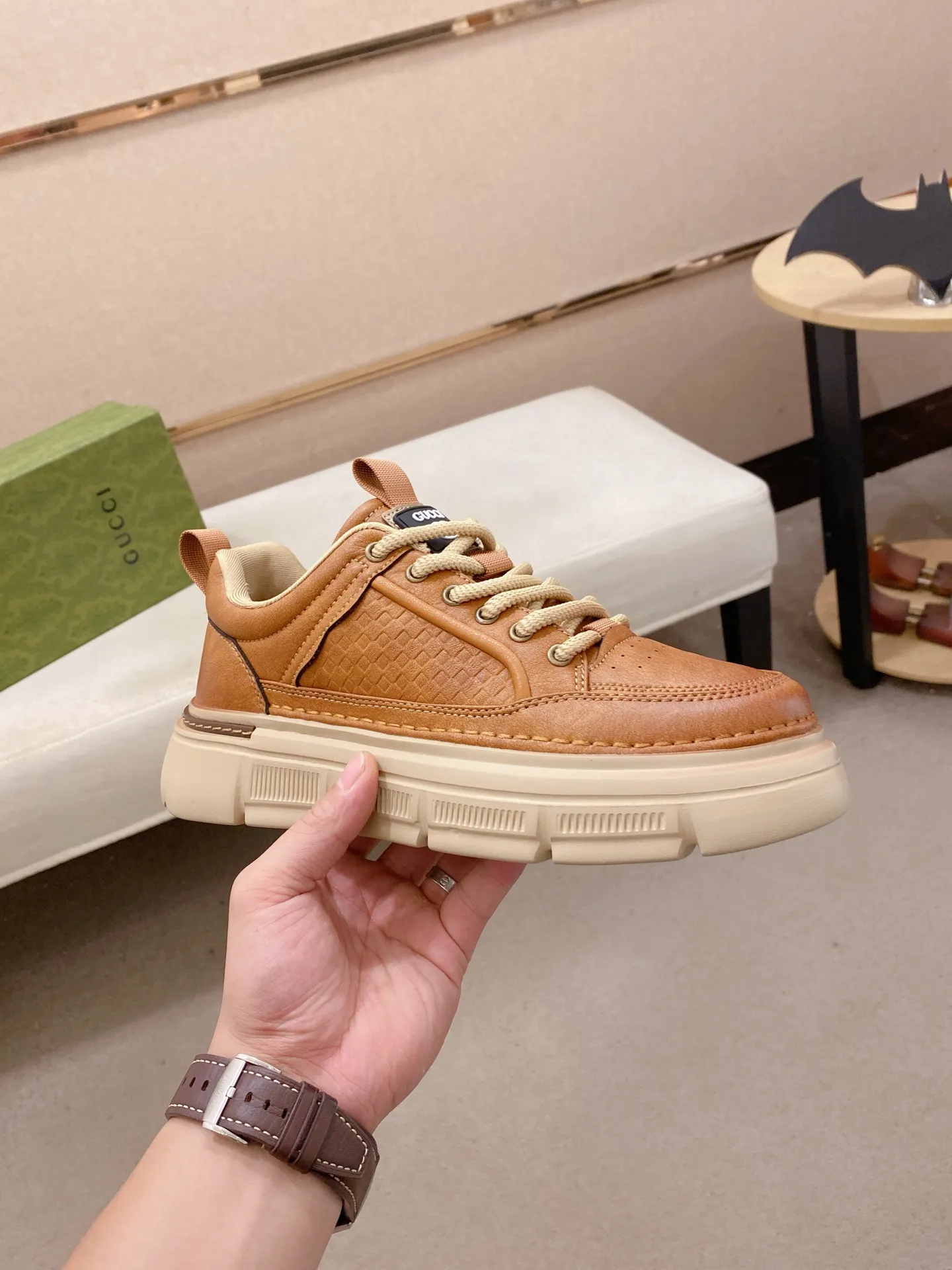 Men's clothing and shoes💰:462💰 (GUCCI) The latest model from the official website🎁🎁Casual and fashionable men's shoes👟, hot style💥The version is simple and elegant, exclusive for trendy men. The unique latest brand elements from the official website👑Original Gucci decoration, fashionable and generous, the fabric is original cowhide ✅Mesh breathable lining, the official website specifies wear-resistant casual outsole, the classic model is taken in kind at the counter🎬38-44 (can be customized for 45 non-refundable)
